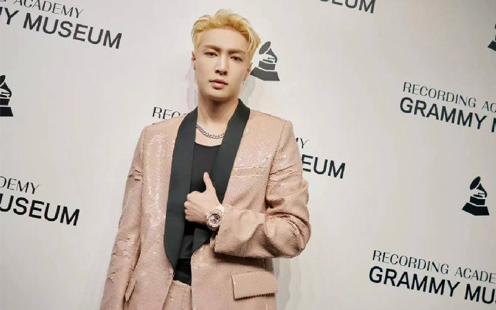 张艺兴受邀做客格莱美博物馆 以《面纱》舞台展示M-POP音乐